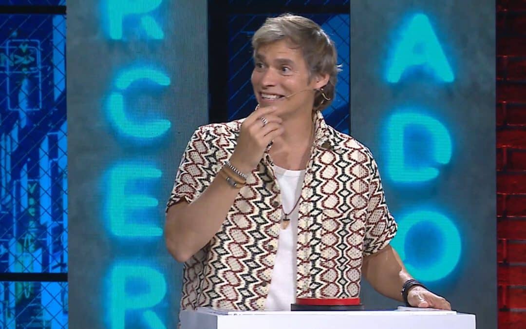 Carlos Baute caldea el ambiente de ‘El Show’ con el ritmo de sus caderas